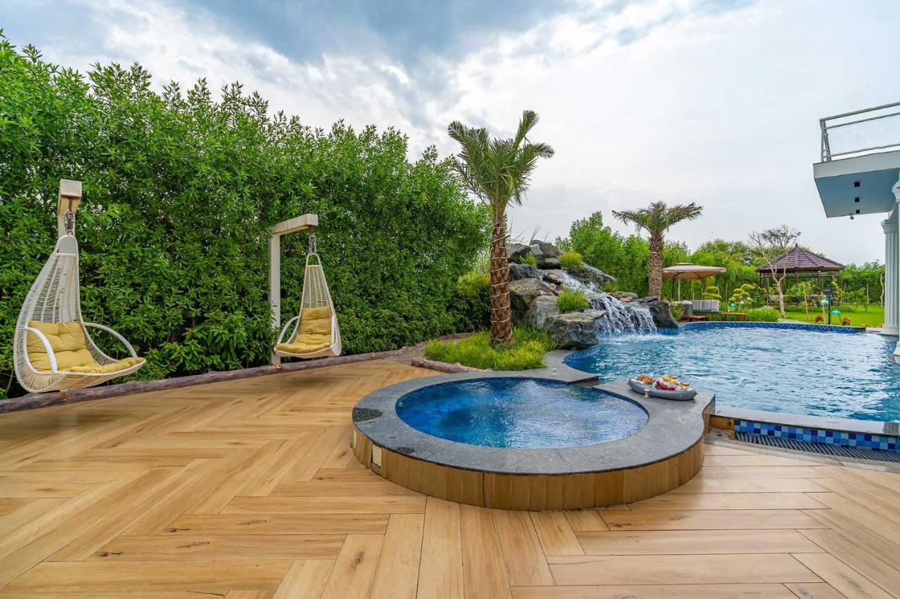 Stayvista At Serenity Farms With Pool, Lawn, Bonfire & Bbq Sohna 외부 사진