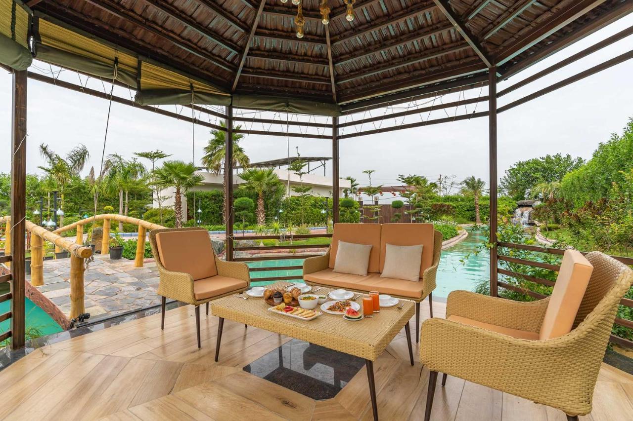 Stayvista At Serenity Farms With Pool, Lawn, Bonfire & Bbq Sohna 외부 사진