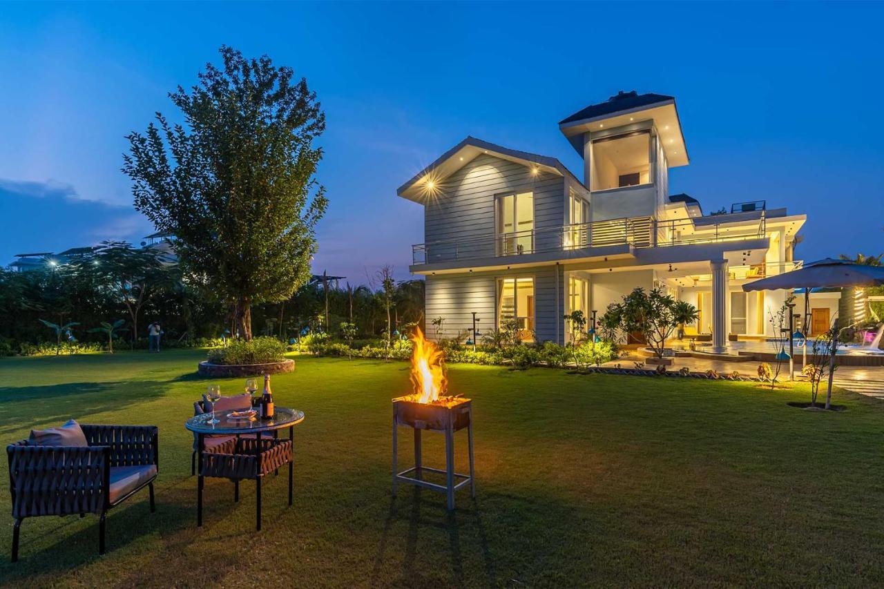 Stayvista At Serenity Farms With Pool, Lawn, Bonfire & Bbq Sohna 외부 사진