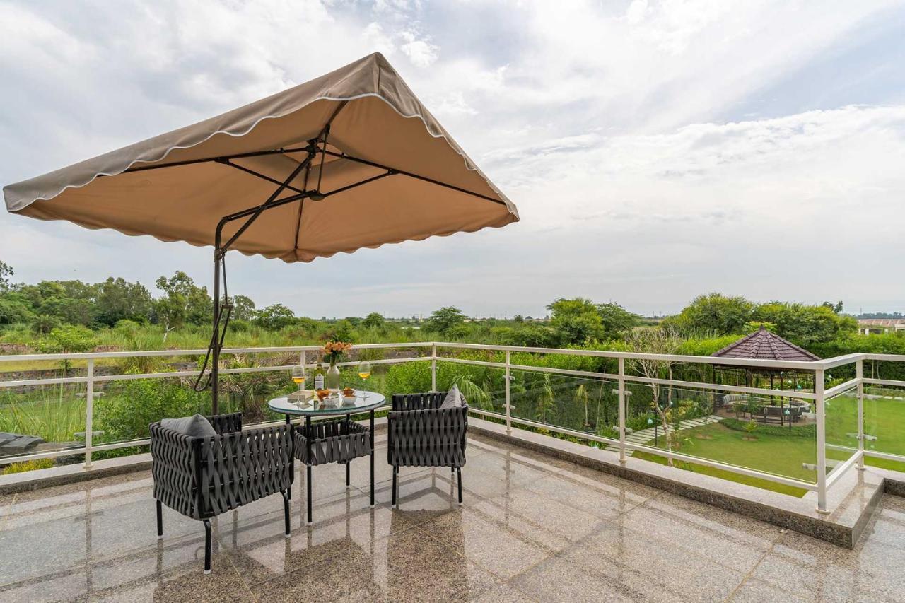 Stayvista At Serenity Farms With Pool, Lawn, Bonfire & Bbq Sohna 외부 사진