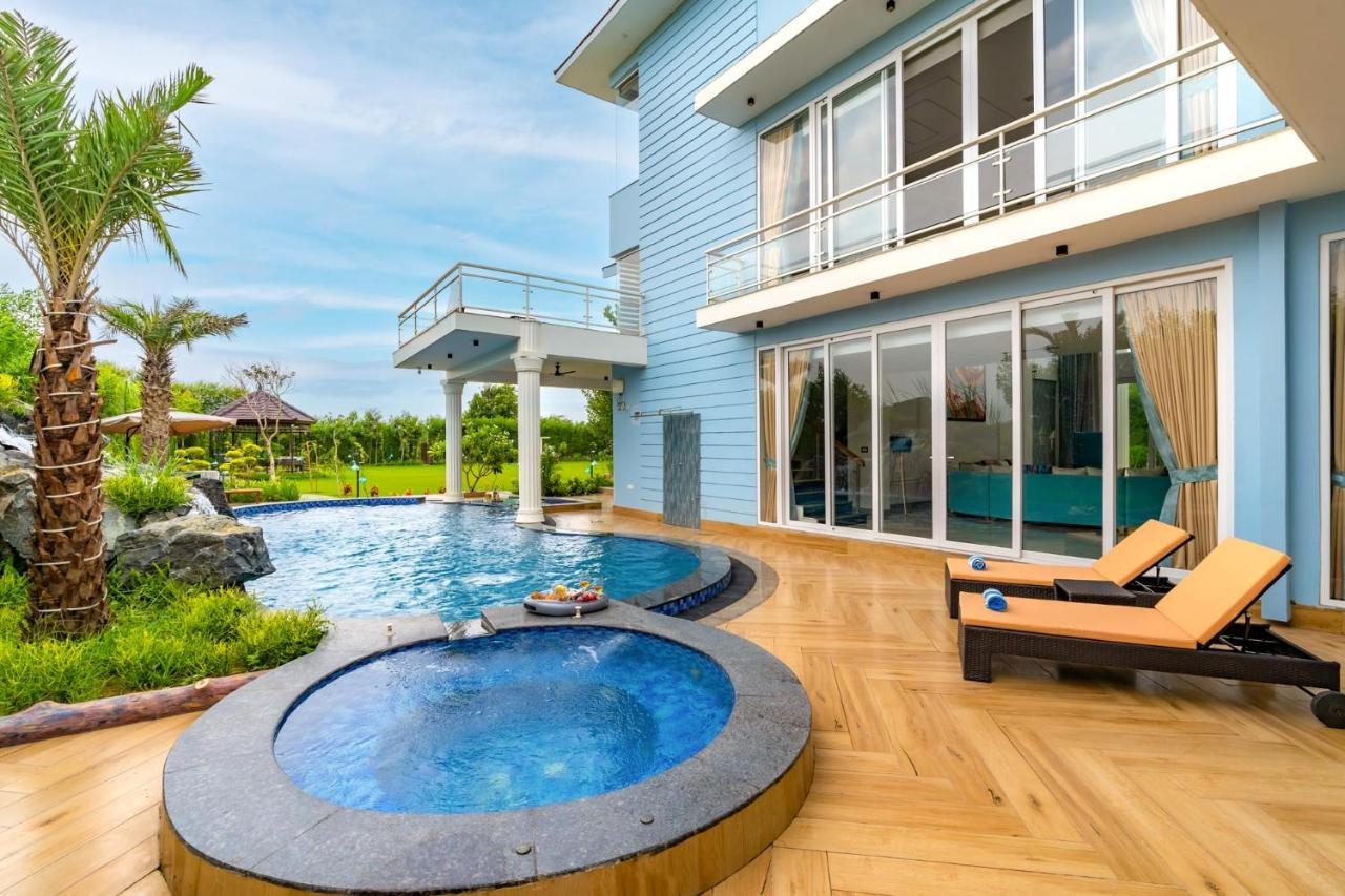 Stayvista At Serenity Farms With Pool, Lawn, Bonfire & Bbq Sohna 외부 사진
