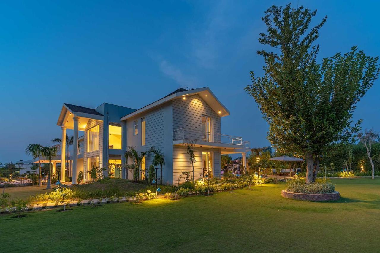Stayvista At Serenity Farms With Pool, Lawn, Bonfire & Bbq Sohna 외부 사진